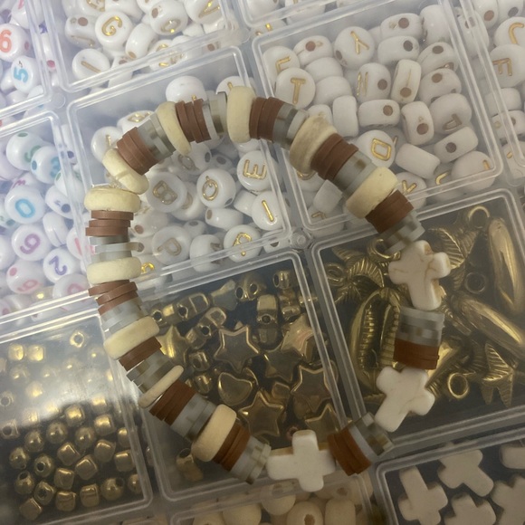 Black,white and grey - Picture 1 of 1